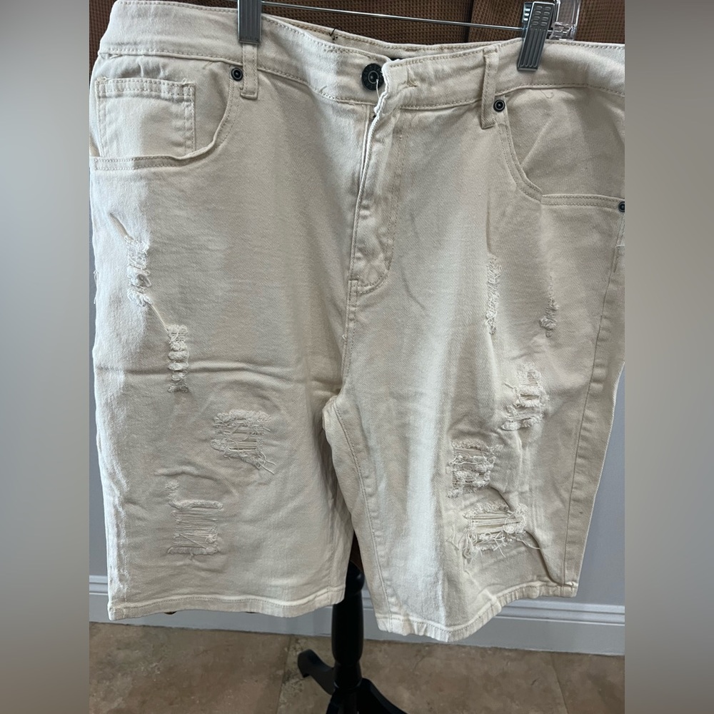 WAIMEA distressed men’s jean shorts sz 40 skinny